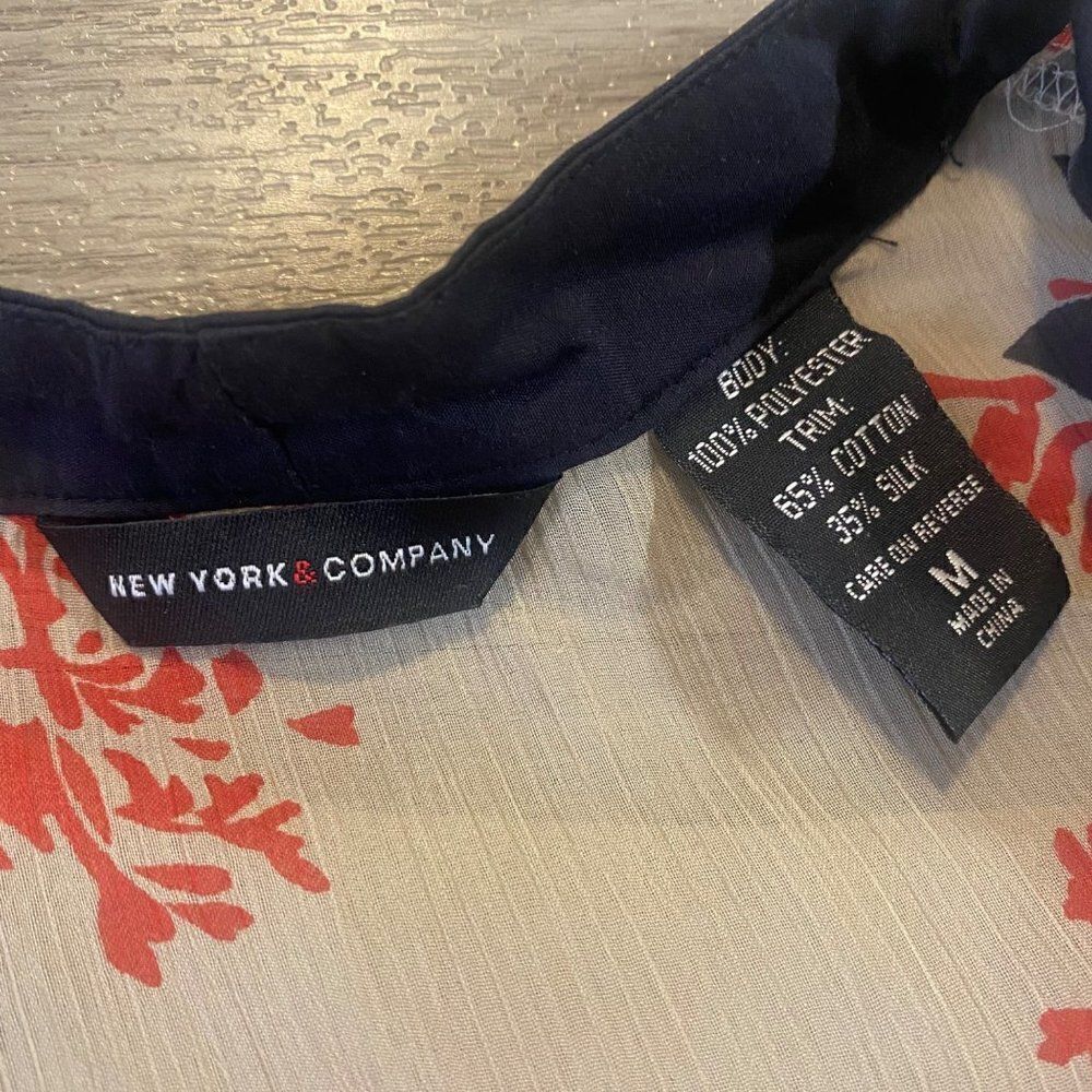 New York & Complany sheer floral v neck women's blouse size medium - Picture 7 of 7